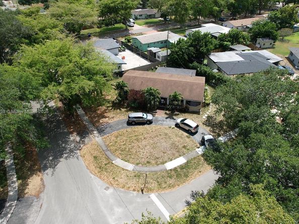 5718 Monroe St, Hollywood FL 33023