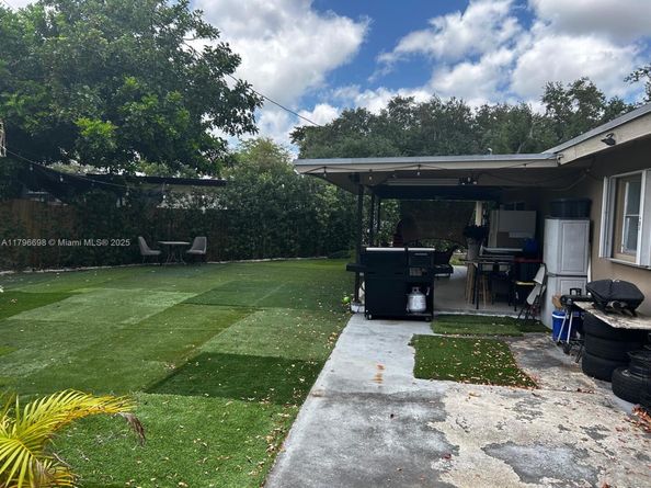 5718 Monroe St, Hollywood FL 33023