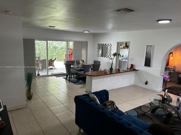 5718 Monroe St, Hollywood FL 33023