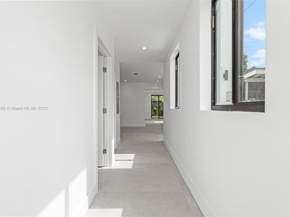 1271 NW 38th St, Miami FL 33142