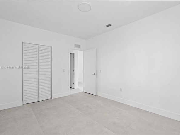 1271 NW 38th St, Miami FL 33142