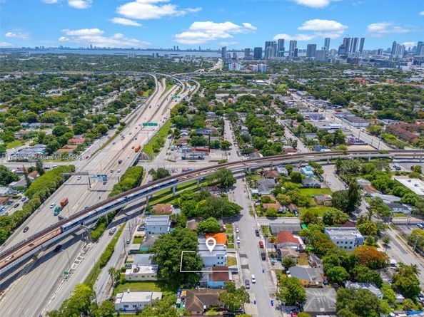 1271 NW 38th St, Miami FL 33142