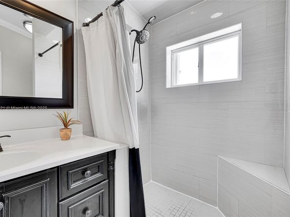 20845 NW 3rd Ct, Pembroke Pines FL 33029