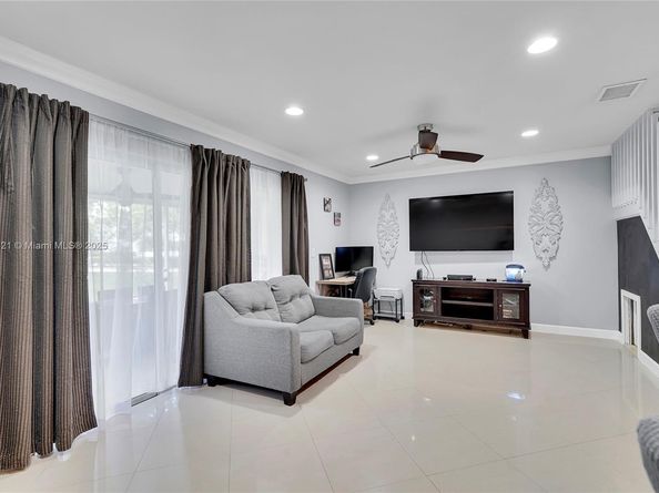 20845 NW 3rd Ct, Pembroke Pines FL 33029