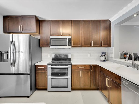 20845 NW 3rd Ct, Pembroke Pines FL 33029