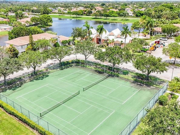 20845 NW 3rd Ct, Pembroke Pines FL 33029