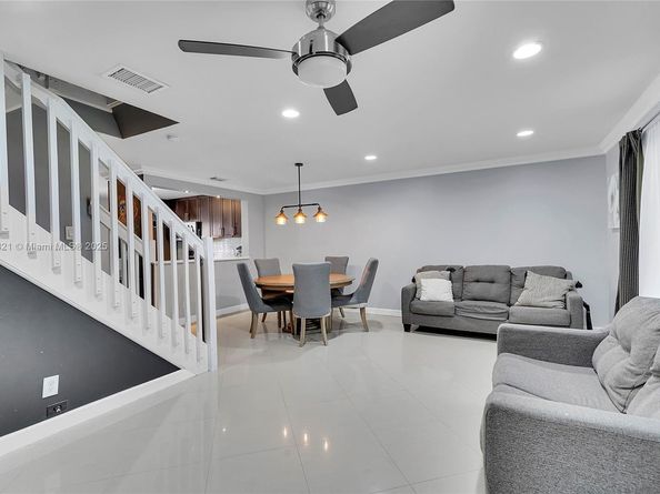 20845 NW 3rd Ct, Pembroke Pines FL 33029