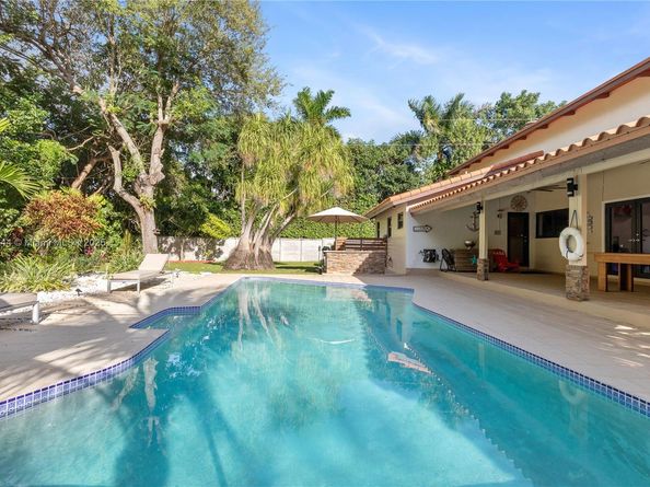 8111 SW 183rd St, Palmetto Bay FL 33157