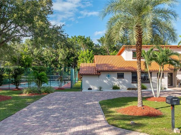 8111 SW 183rd St, Palmetto Bay FL 33157