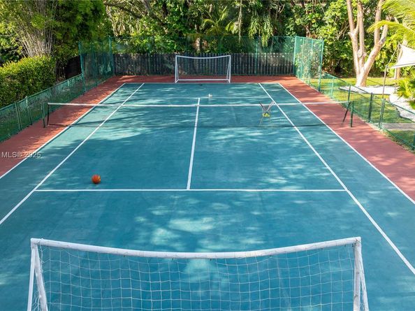 8111 SW 183rd St, Palmetto Bay FL 33157