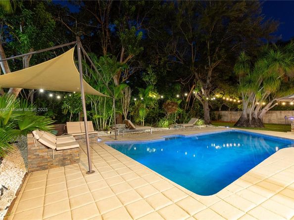 8111 SW 183rd St, Palmetto Bay FL 33157