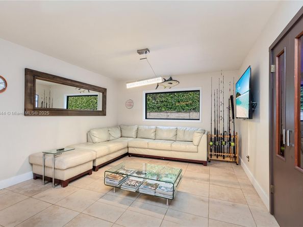 8111 SW 183rd St, Palmetto Bay FL 33157