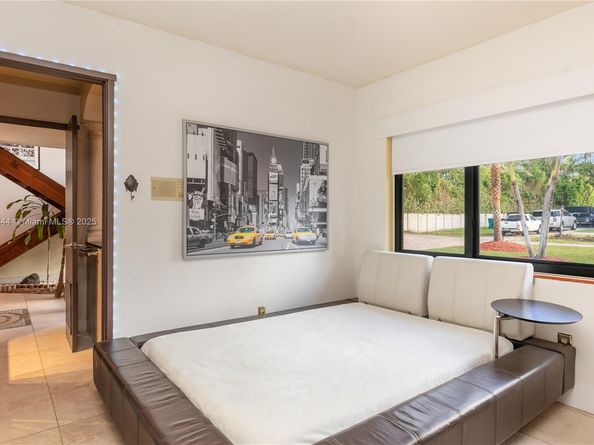 8111 SW 183rd St, Palmetto Bay FL 33157