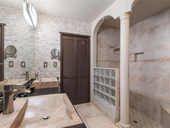 8111 SW 183rd St, Palmetto Bay FL 33157