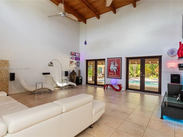 8111 SW 183rd St, Palmetto Bay FL 33157