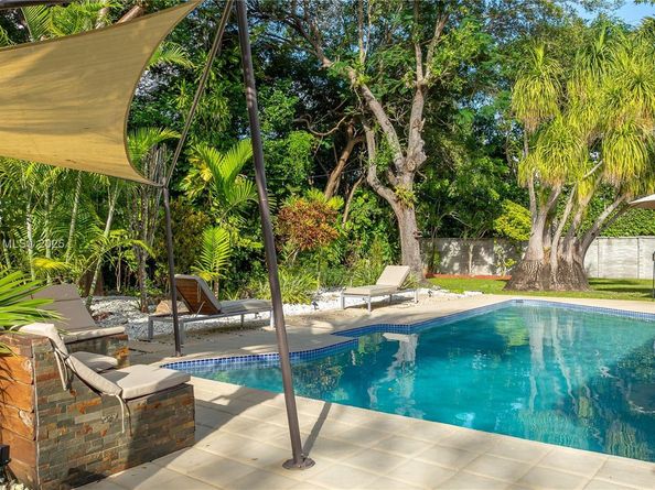 8111 SW 183rd St, Palmetto Bay FL 33157