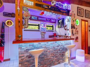 8111 SW 183rd St, Palmetto Bay FL 33157