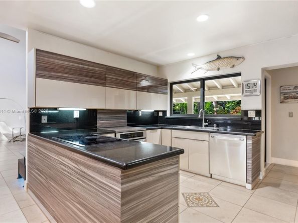 8111 SW 183rd St, Palmetto Bay FL 33157