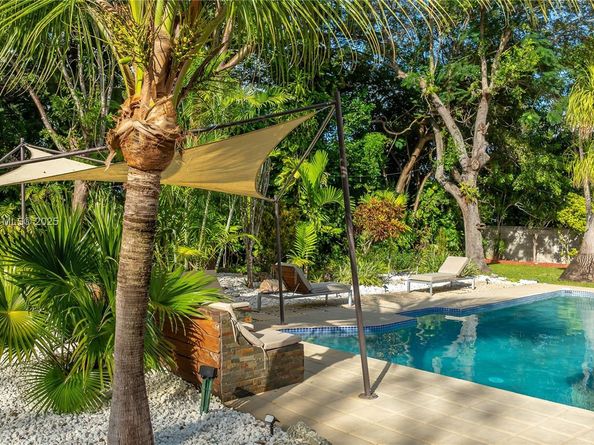 8111 SW 183rd St, Palmetto Bay FL 33157