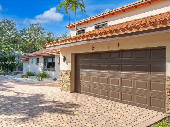 8111 SW 183rd St, Palmetto Bay FL 33157