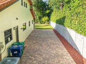 8111 SW 183rd St, Palmetto Bay FL 33157