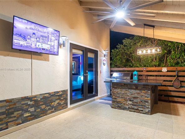 8111 SW 183rd St, Palmetto Bay FL 33157