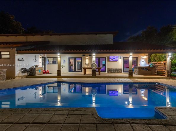 8111 SW 183rd St, Palmetto Bay FL 33157