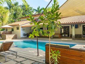 8111 SW 183rd St, Palmetto Bay FL 33157