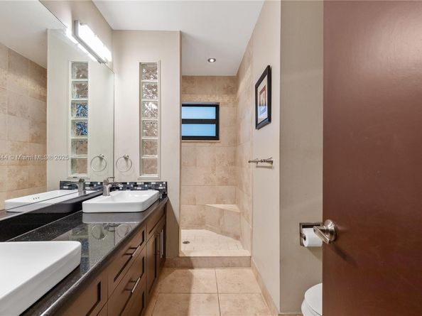 8111 SW 183rd St, Palmetto Bay FL 33157