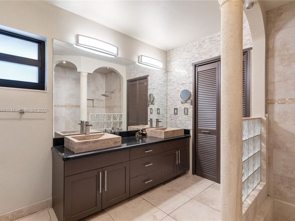 8111 SW 183rd St, Palmetto Bay FL 33157