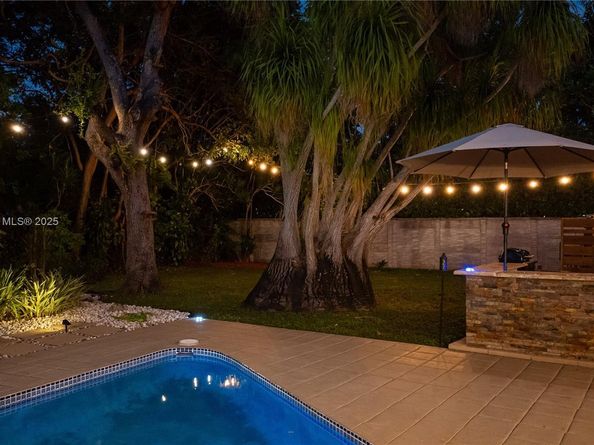 8111 SW 183rd St, Palmetto Bay FL 33157