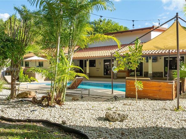 8111 SW 183rd St, Palmetto Bay FL 33157