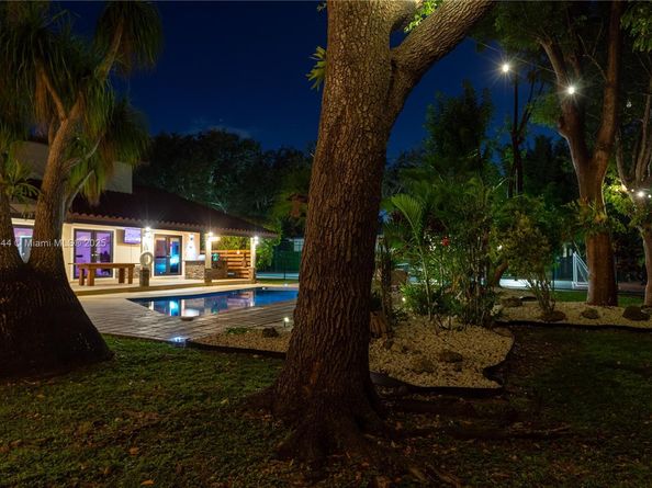 8111 SW 183rd St, Palmetto Bay FL 33157