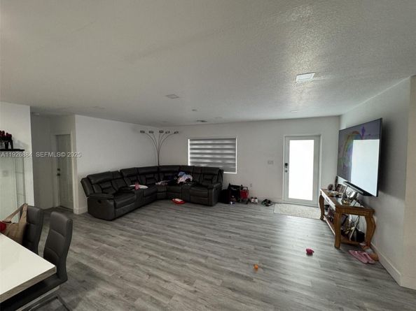 17200 NW 52nd Pl, Miami Gardens FL 33055