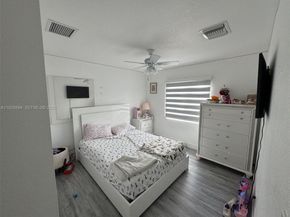 17200 NW 52nd Pl, Miami Gardens FL 33055