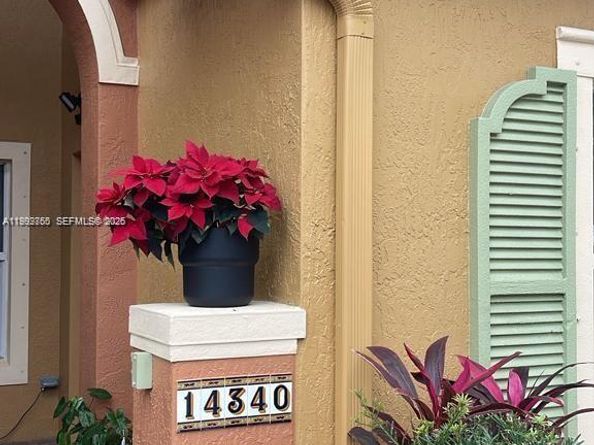 1083 SW 143 Ave 1206, Pembroke Pines FL 33027