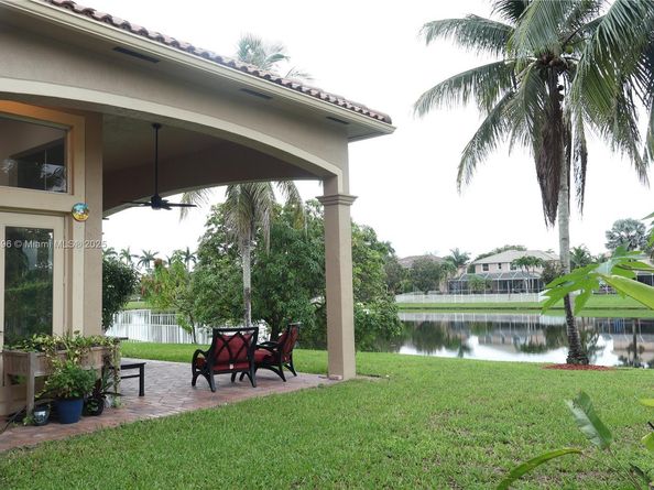 13742 NW 11th Ct, Pembroke Pines FL 33028