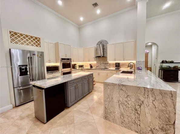 13742 NW 11th Ct, Pembroke Pines FL 33028