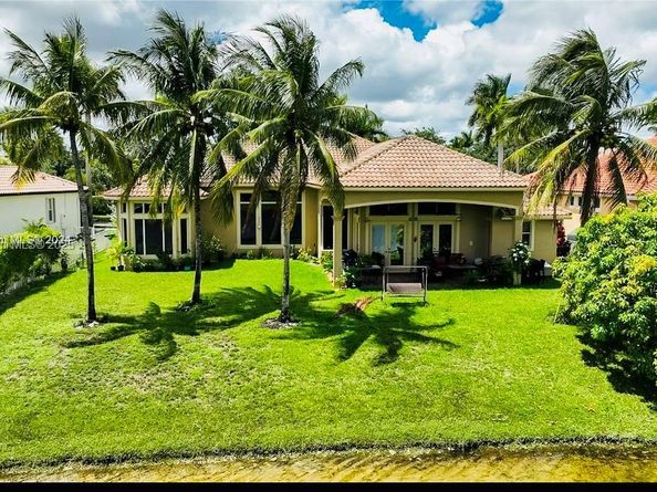 13742 NW 11th Ct, Pembroke Pines FL 33028