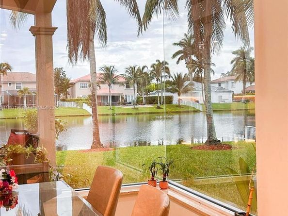 13742 NW 11th Ct, Pembroke Pines FL 33028