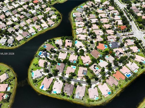 13742 NW 11th Ct, Pembroke Pines FL 33028