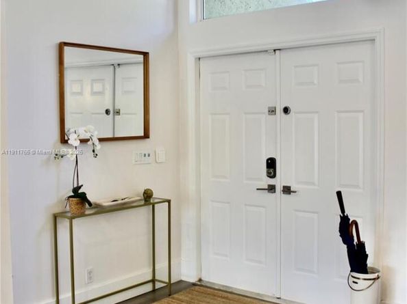 940 Lakewood Ct, Weston FL 33326