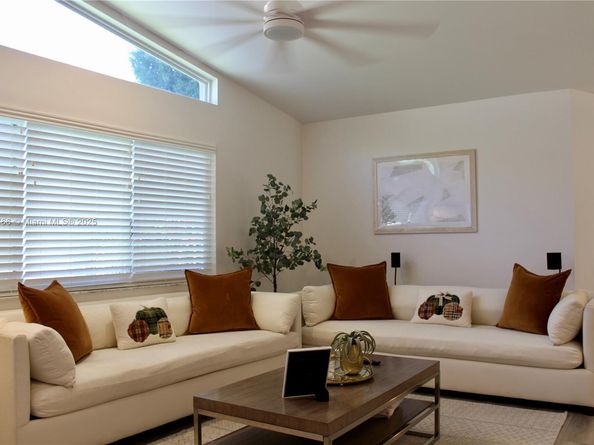 940 Lakewood Ct, Weston FL 33326