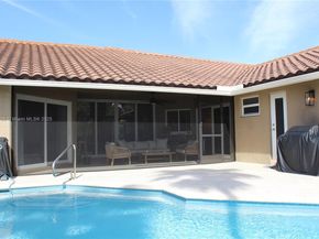 940 Lakewood Ct, Weston FL 33326