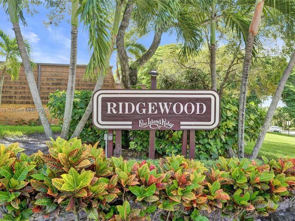 9112B SW 20th St, Davie FL 33324