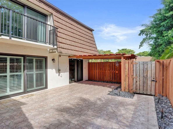 9112B SW 20th St, Davie FL 33324