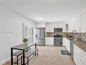 9112B SW 20th St, Davie FL 33324