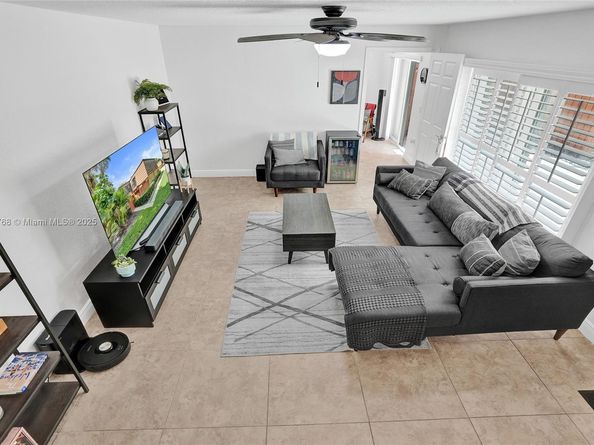 9112B SW 20th St, Davie FL 33324