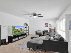 9112B SW 20th St, Davie FL 33324