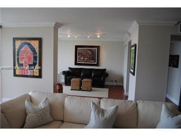 1901 Brickell Ave B1711, Miami FL 33129
